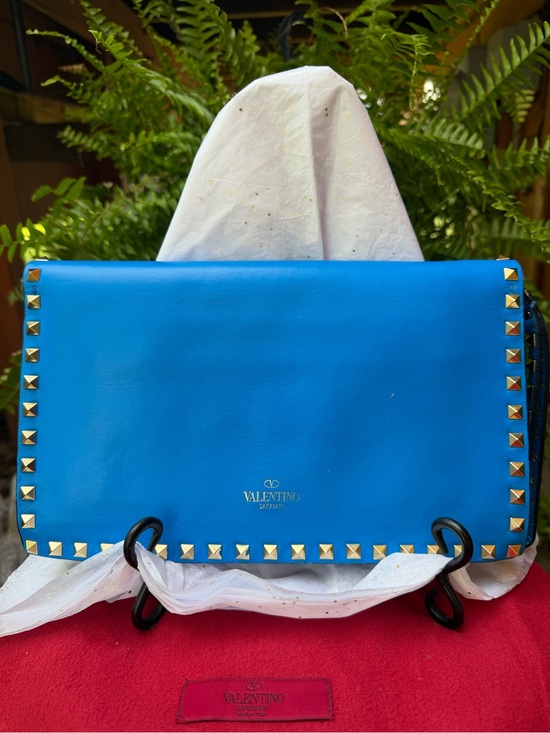 Valentino Garavani Handbags - Valentino Garavani Colbalt Blue Rockstud Leather clutch LIKE NEW